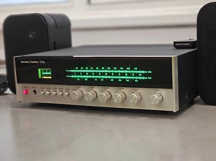 Harman/Kardon 330c Stereo-Receiver mit Lautsprechern
