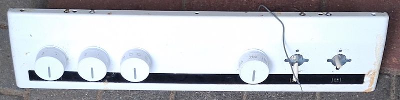 Bedienfeld eines Elektrogeräts mit Drehreglern