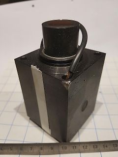 Optisches Bauteil mit Gehäuse und Kabel