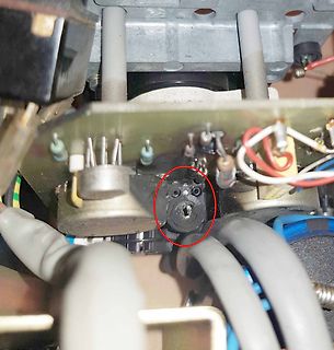 Innenansicht eines elektronischen Geräts mit Leiterplatte