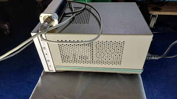 Labornetzteil mit Anschlusskabel