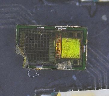 Makroaufnahme eines beschädigten Mikrochips