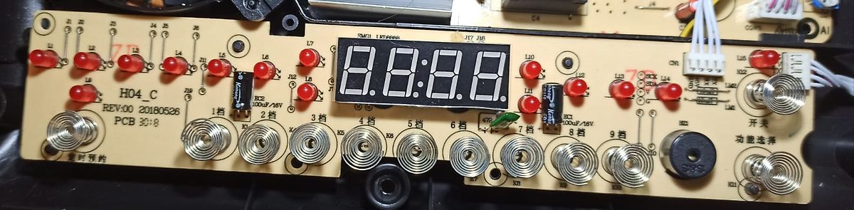 Bestückte Leiterplatte mit 7-Segment-Anzeige und Spulen
