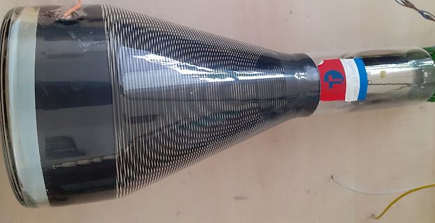 Glasflasche mit Kohlefaser-Ummantelung