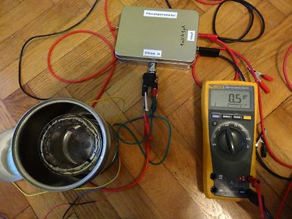 Messaufbau mit Pikoamperemeter und Multimeter