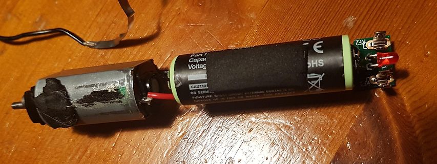 Elektromotor mit Batterie und LED-Anzeige