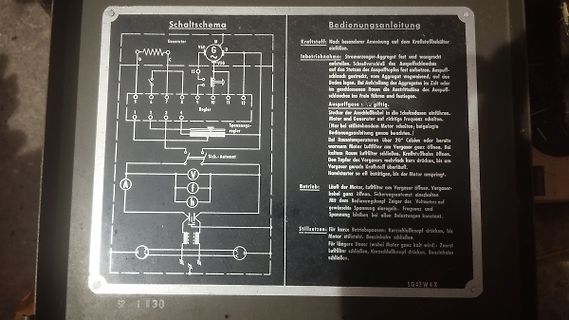 Foto eines Schaltplans und einer Bedienungsanleitung