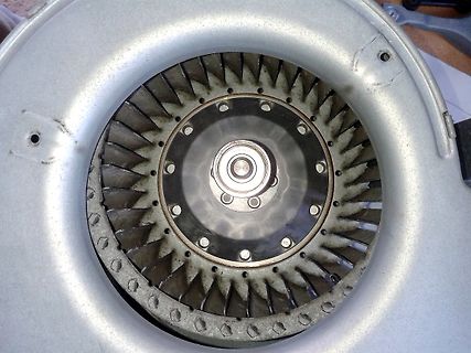 Turbinenrad oder Impeller in Gehäuse