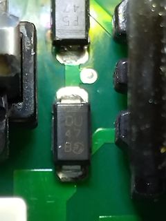 Nahaufnahme von SMD-Bauteilen auf einer Leiterplatte