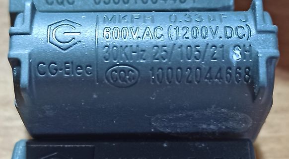Nahaufnahme eines Elektrolytkondensators