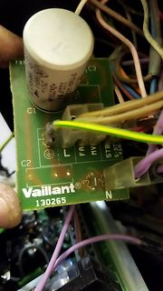 Leiterplatte einer Vaillant Steuerung mit Elektrolytkondensator