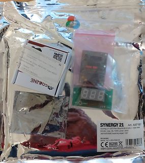 Verpackung und Inhalt eines DVM 100 Messgeräts