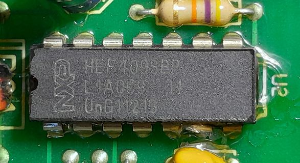 Makroaufnahme eines integrierten Schaltkreises auf Leiterplatte
