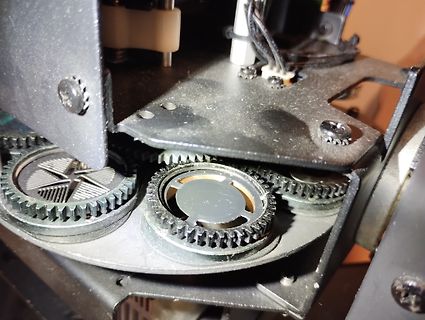 Mechanisches Getriebe mit Zahnrädern in einem Gehäuse