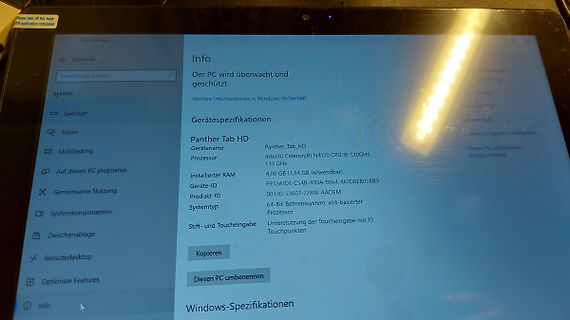 Windows-Info-Seite auf einem Tablet-Bildschirm