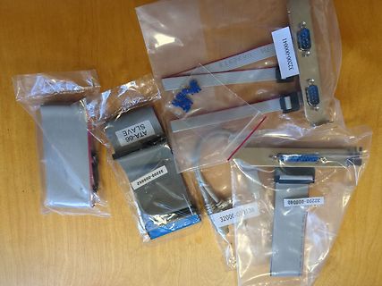 IDE Flachbandkabel und Adapter in Plastikbeuteln
