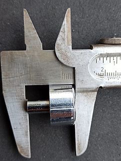 Messung eines Bauteils mit Messschieber