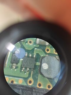 Makroaufnahme einer Leiterplatte mit SMD-Bauteilen