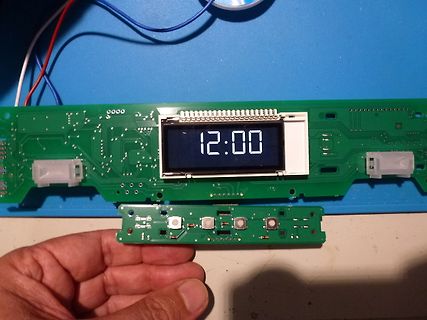 Grüne Leiterplatte mit LCD-Display und Tastenmodul