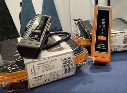 Alphawave FieldSense Messgeräte auf Verpackung