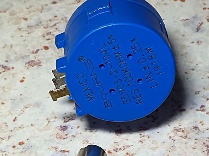 Blauer Bourns Potentiometer