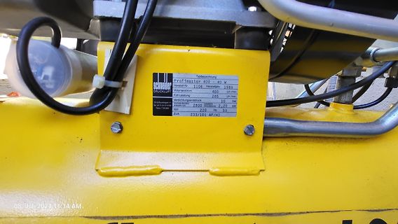 Typenschild eines Druckluftkompressors