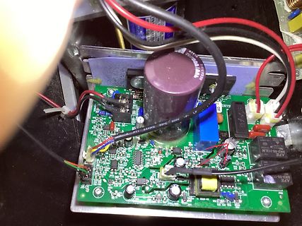 Leiterplatte eines Netzteils mit Elektrolytkondensator