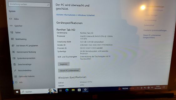 Foto eines Computerbildschirms mit Windows-Systeminformationen
