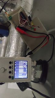 Freiluftaufbau mit Mikrocontroller und Oszilloskop