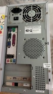 Rückseite eines Computergehäuses