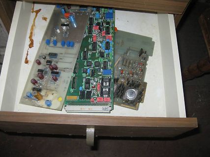 Leiterplatten in einer Schublade
