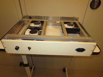 Elektronikgehäuse mit Lüftern und Bedienelementen