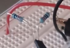 Aufbau auf einem Breadboard mit Widerständen