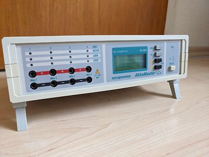 AkkuMaster C4 Akku-Ladegerät und Messgerät