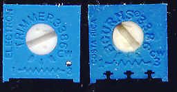Zwei blaue Trimmer-Potentiometer