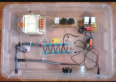Elektronischer Aufbau in einer Kunststoffbox