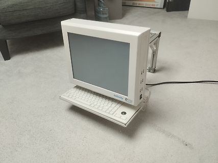 Infinity DS Computer mit Monitor und Tastatur