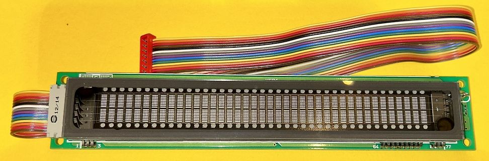 LCD-Display mit Flachbandkabel auf Leiterplatte