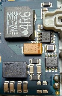 Nahaufnahme einer Leiterplatte mit elektronischen Bauteilen