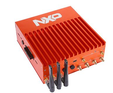 Oranges NXP Gerät mit Antennen und Anschlüssen