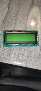 LCD-Display auf grüner Leiterplatte