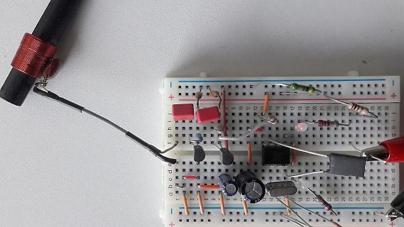 Aufbau auf einem Breadboard mit Bauteilen