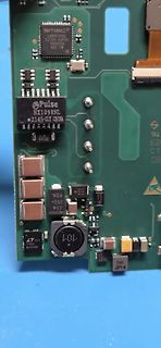 Nahaufnahme einer Leiterplatte mit elektronischen Bauteilen