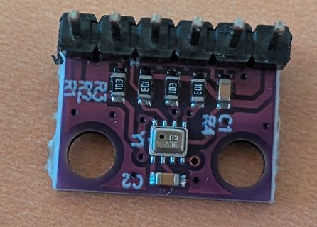 Foto einer kleinen Leiterplatte mit SMD-Bauteilen