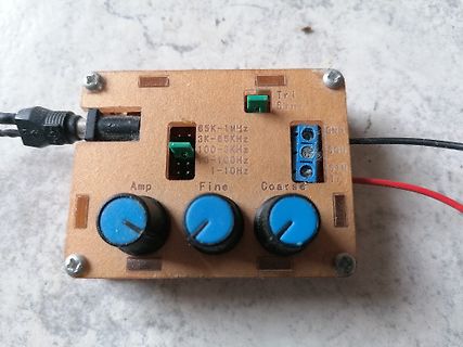 Selbstgebaute Funktionsgenerator-Platine mit Potentiometern