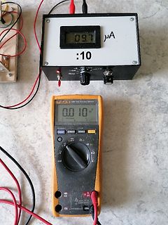 Messaufbau mit Multimeter und Strommessgerät