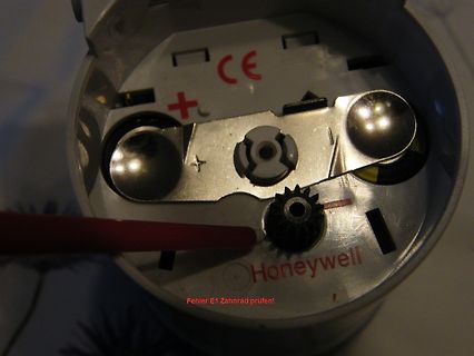 Innenansicht eines Honeywell Bauteils mit Zahnrad