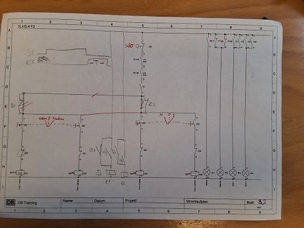 Handgezeichneter Stromlaufplan auf Papier