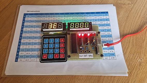 Z80 Mikroprozessor-Entwicklungsboard mit Display und Tastatur