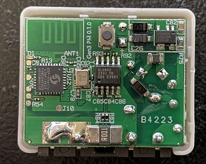 Bestückte grüne Leiterplatte mit Mikrocontroller